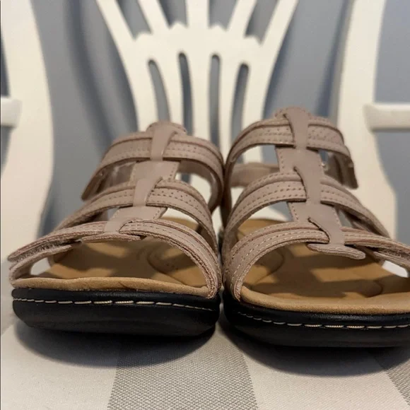 Clarks collection Women's Beige Strappy Sandals with Velcro - size 8 - Picture 6 of 10